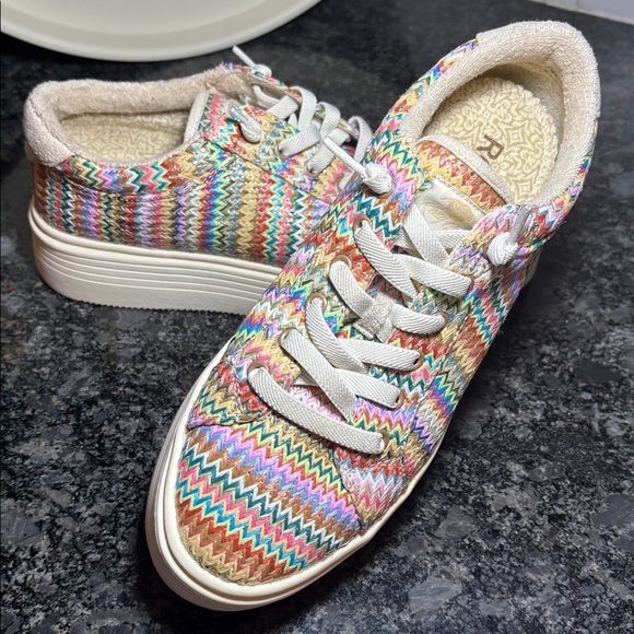 Roxy Multicolor Zigzag Sneakers - Picture 1 of 4